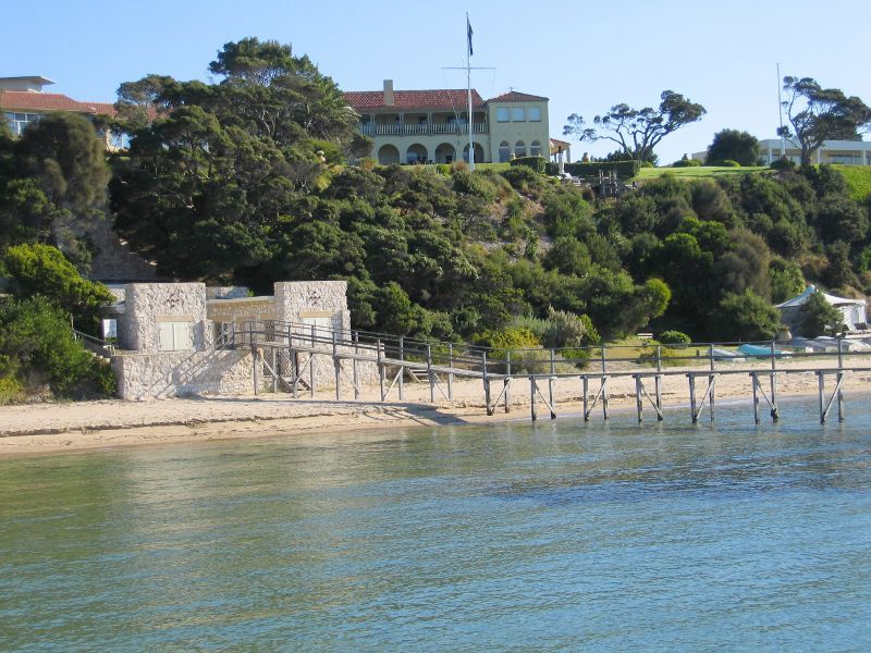 Sorrento - Point King, Port Phillip: Beach and jetty on west side of Point King