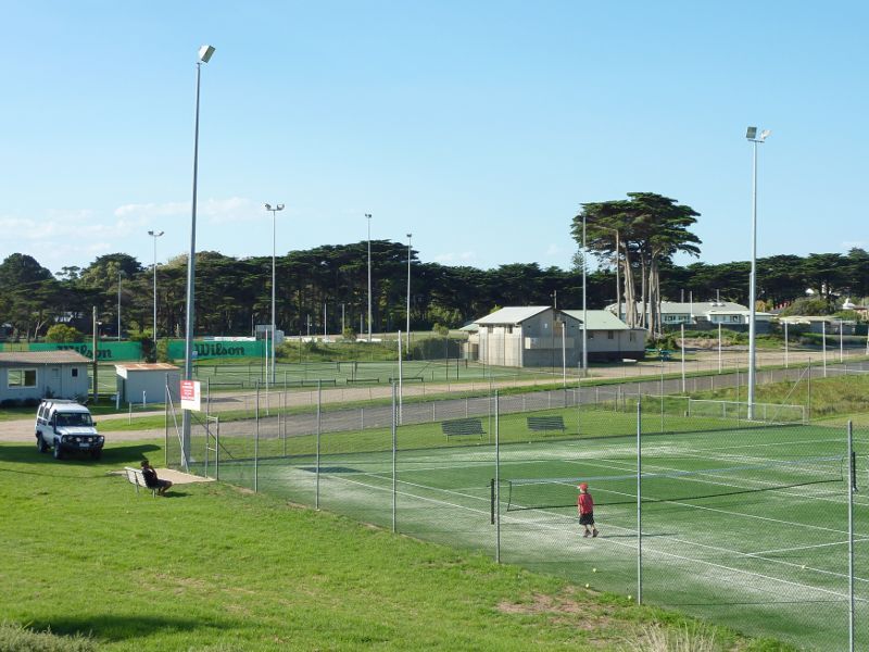 Sorrento - David MacFarlan Reserve, Morce Avenue: Tennis courts