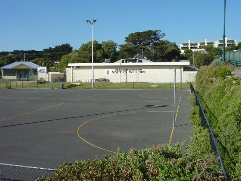 Sorrento - David MacFarlan Reserve, Morce Avenue: Netball courts and Sorrento RSL