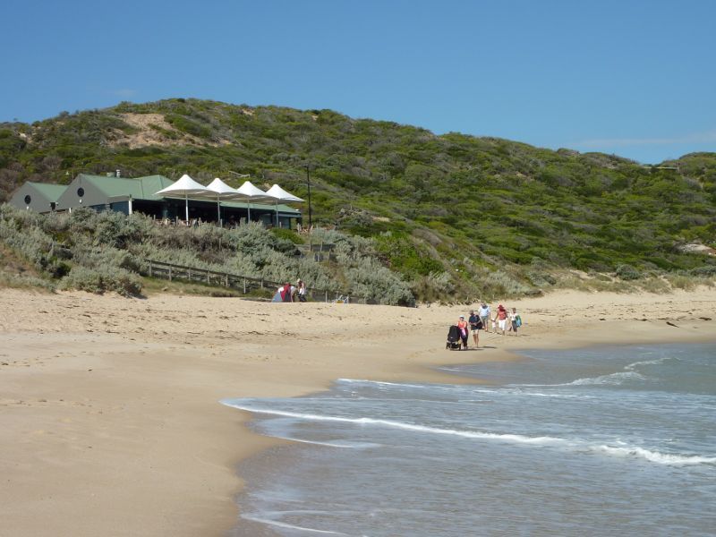 Sorrento - Sorrento Ocean Beach, Bass Strait: Beach on front of All Smiles cafe
