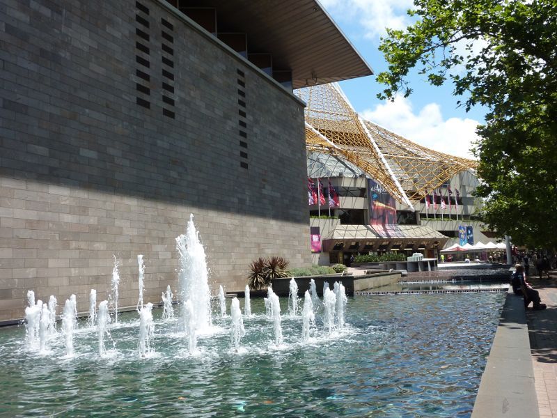 Southbank - National Gallery of Victoria, St Kilda Road: Fountain and gallery moat