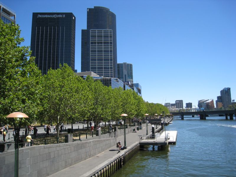 Southbank - Southbank Promenade and Yarra River: View west along Southbank Promenade and Yarra River from Evan Walker Bridge