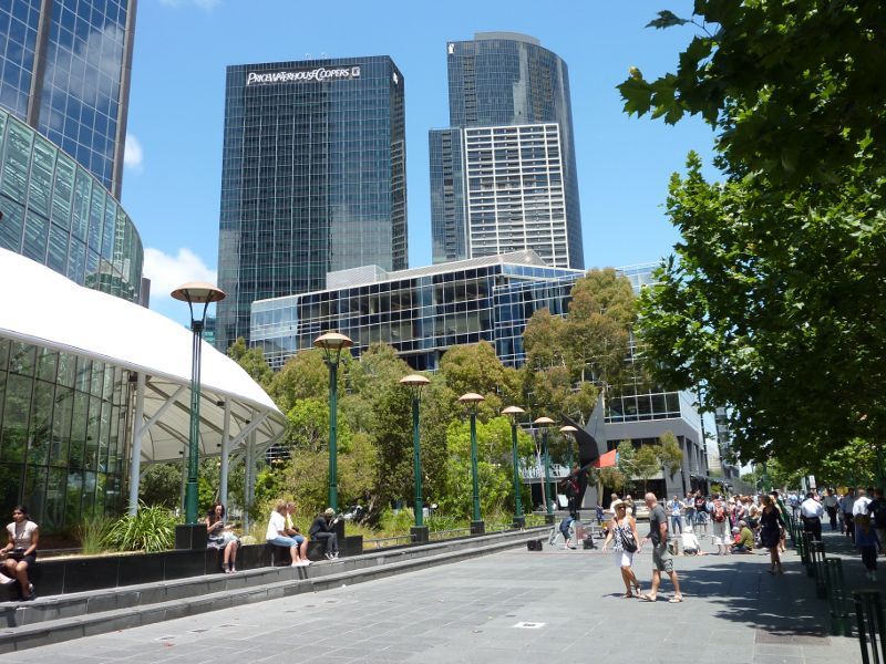 Southbank - Southbank Promenade and Yarra River: View west along Southbank Promenade towards Riverside Quay Reserve
