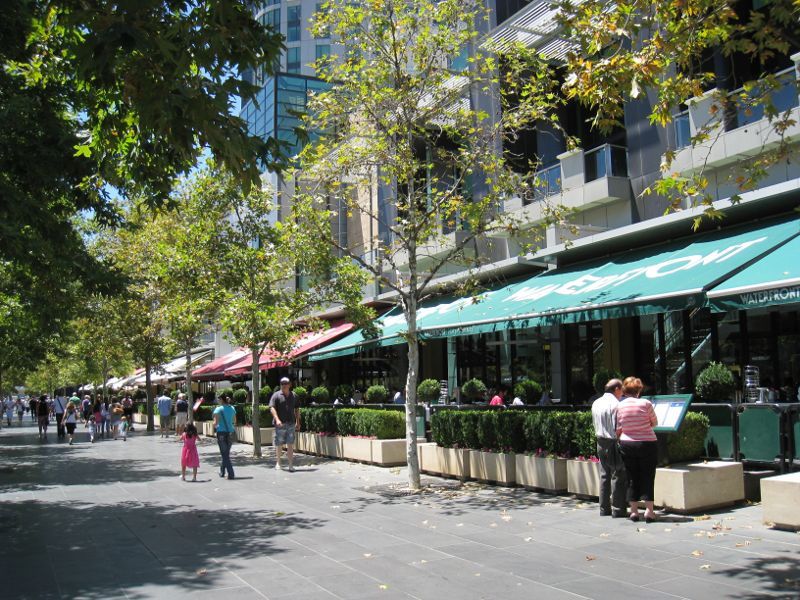 Southbank - Yarra Promenade and Yarra River: Restaurants along Yarra Promenade at Crown Entertainment Complex