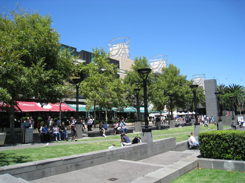 Southbank - Yarra Promenade and Yarra River: Restaurants along Yarra Promenade at Crown Entertainment Complex