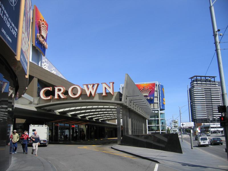 Southbank - Clarendon Street: Crown Casino entrance