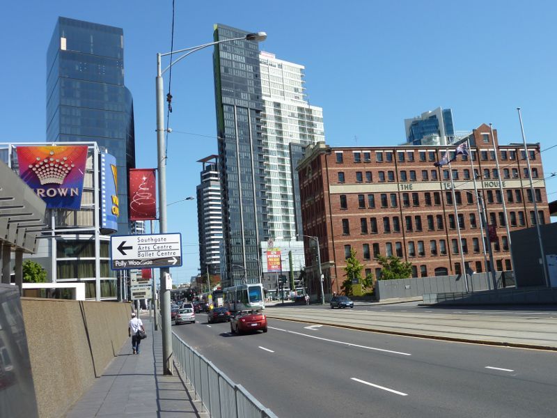 Southbank - Clarendon Street: View south along Clarendon St towards The Tea House and Normanby Rd