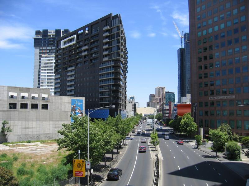 Southbank - City Road: View west along City Road from Arts Centre