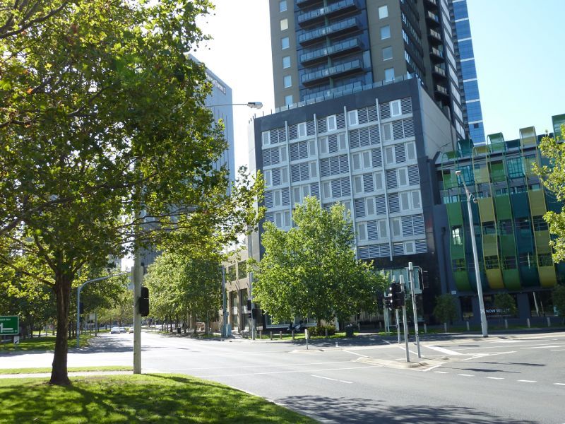 Southbank - Southbank Boulevard, Sturt Street and Grant Street: View west along Southbank Bvd at Kavanagh St