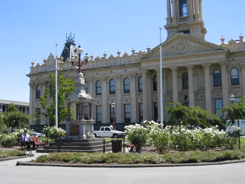South Melbourne - South Melbourne Town Hall and surroundings, Bank Street: Gardens in front of Town Hall, Bank St