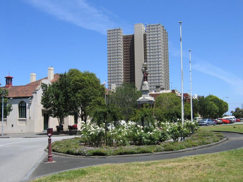 South Melbourne - South Melbourne Town Hall and surroundings, Bank Street: View west along Bank St at Perrins St