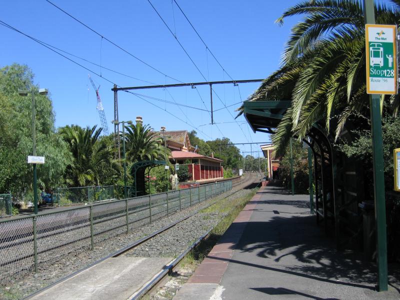 South Melbourne - Ferrars Street area: Albert Park tram station