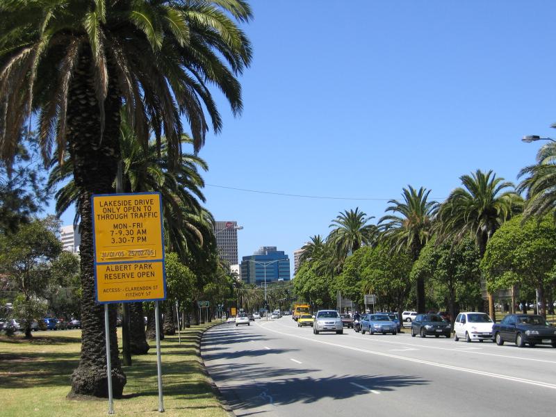 South Melbourne - Albert Road area bordering Albert Park: View north-east along Albert Rd at Clarendon St