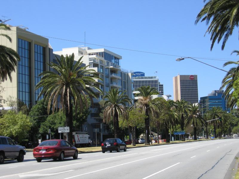 South Melbourne - Albert Road area bordering Albert Park: View north-east along Albert Rd at Moray St
