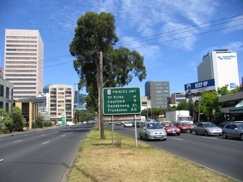 South Melbourne - Kings Way area: View south-east along Kings Way at Kings Pl