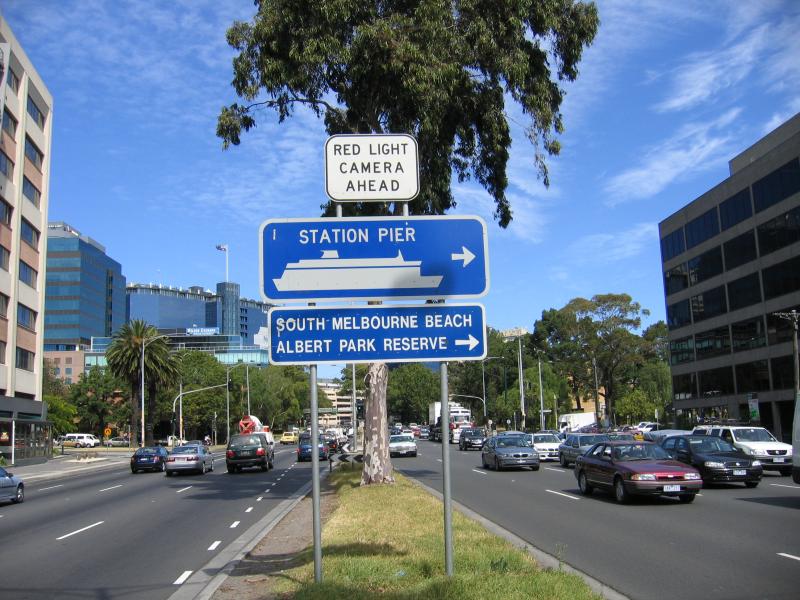 South Melbourne - Kings Way area: View south-east along Kings Way towards Albert Rd