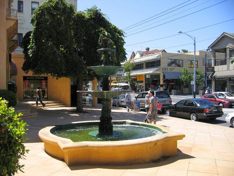 South Yarra - Shops along Toorak Road: Fountain at South Yarra Square