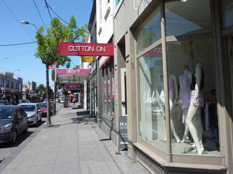 South Yarra - Chapel Street: View south along Chapel St, south of Garden St