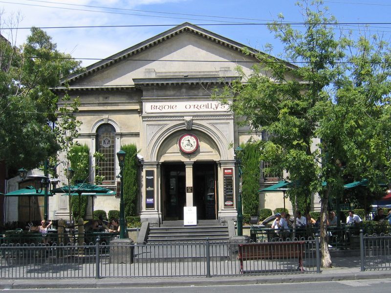 South Yarra - Chapel Street: Bridie O'Reillys Irish pub, corner Chapel St and Wilson St