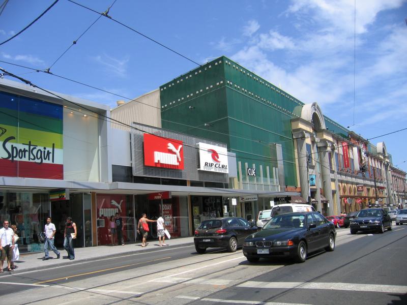 South Yarra - Jam Factory, Chapel Street: View south along Chapel St at Palermo St towards Jam Factory