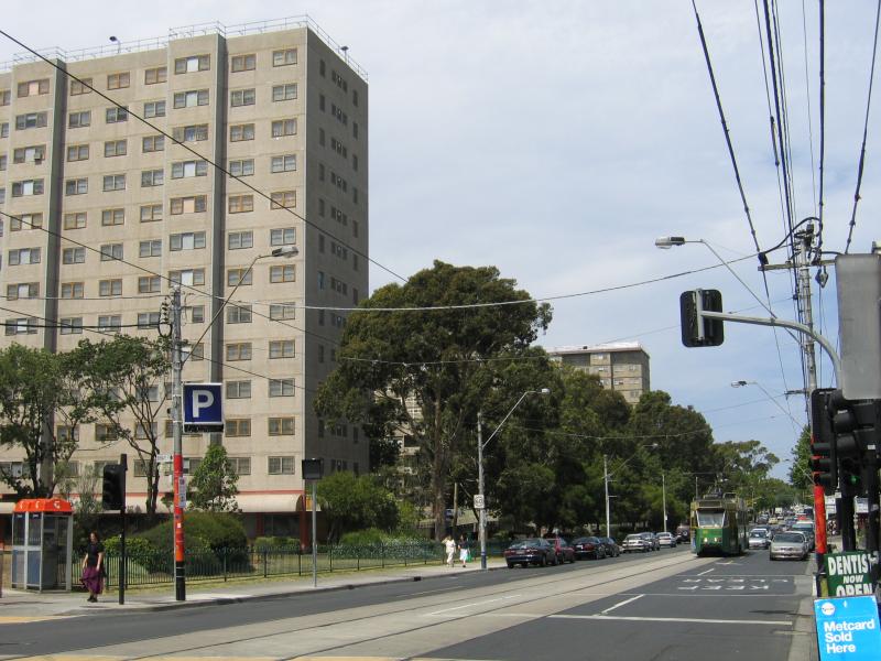 South Yarra - Commercial Road and Malvern Road: View east along Malvern Rd at Bray St towards apartment buildings