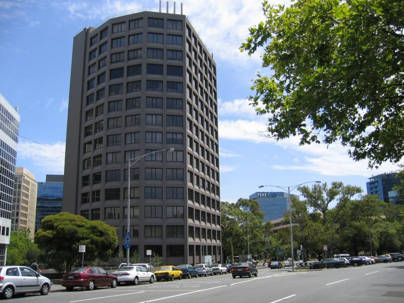 South Yarra - Toorak Road west of Punt Road: View west along Toorak Rd towards St Kilda Rd