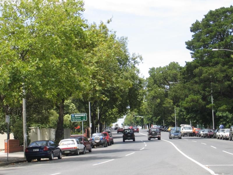 South Yarra - Toorak Road west of Punt Road: View east along Toorak Rd at Adams St