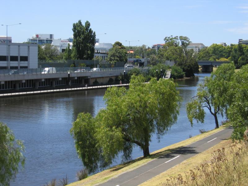 South Yarra - Yarra River around Hoddle Bridge at Punt Road: View east along Yarra River from Alexandra Av at Dobson St