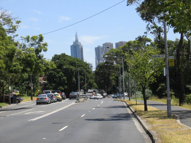 South Yarra - Yarra River around Hoddle Bridge at Punt Road: View north-west along Alexandra Av towards Punt Rd