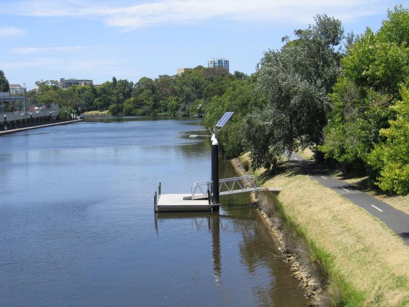 South Yarra - Yarra River around Hoddle Bridge at Punt Road: View east along Yarra River from Hoddle bridge