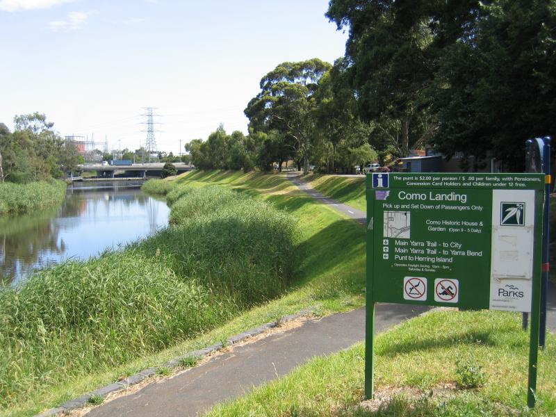 South Yarra - Yarra River near Como Landing, Alexandra Avenue: View north along Yarra River at Como Landing with Herring Island on left