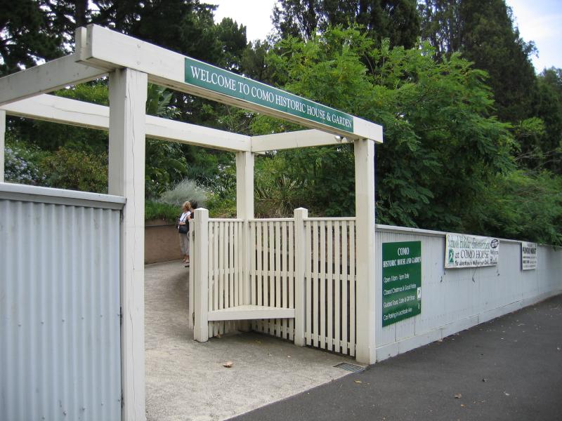 South Yarra - Como House, Williams Road: Entrance, Williams Rd