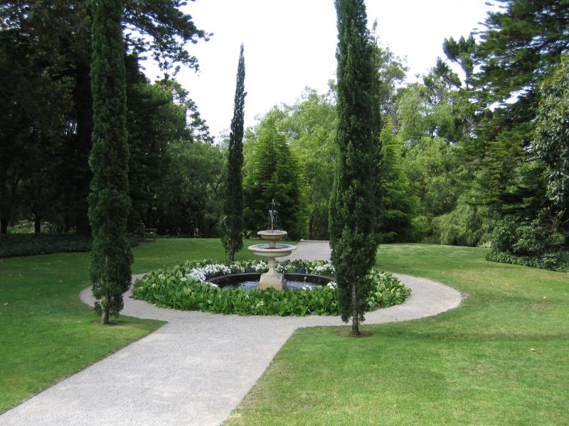 South Yarra - Como House, Williams Road: Fountain