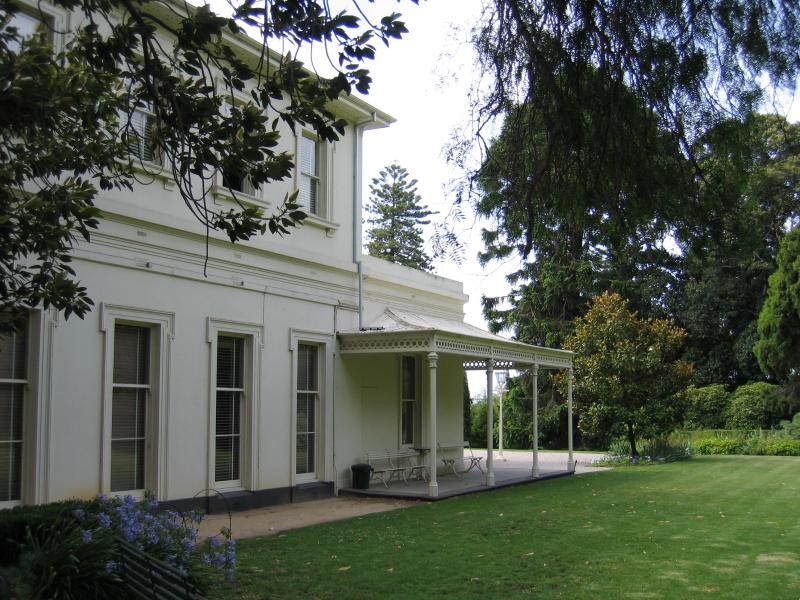 South Yarra - Como House, Williams Road: Lawns around Como House