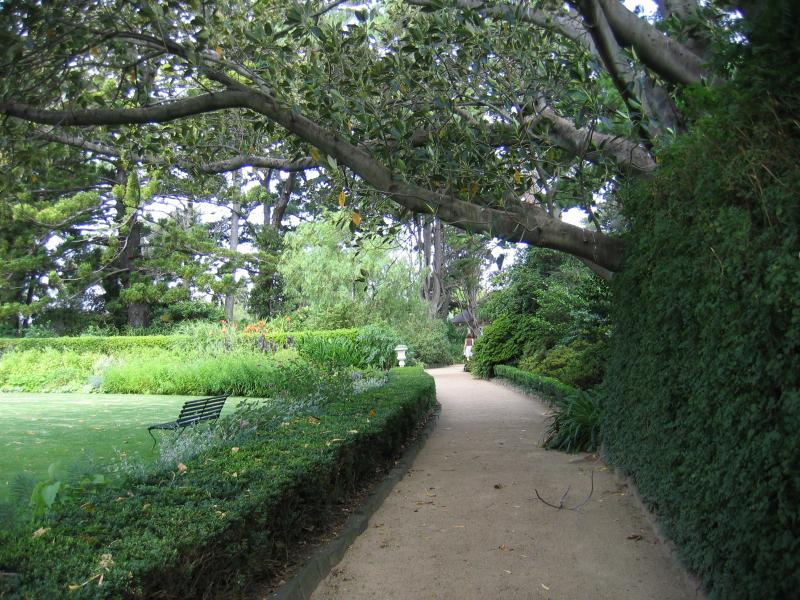 South Yarra - Como House, Williams Road: Path through gardens