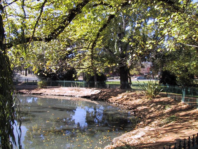 St Arnaud - Commercial centre and shops: Queen Mary Gardens