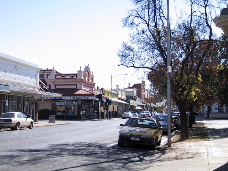 St Arnaud - Commercial centre and shops: View north-west along Napier St towards Raglan St