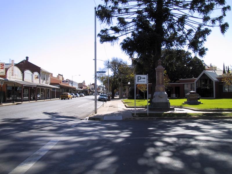 St Arnaud - Commercial centre and shops: View north-west along Napier St at Market St