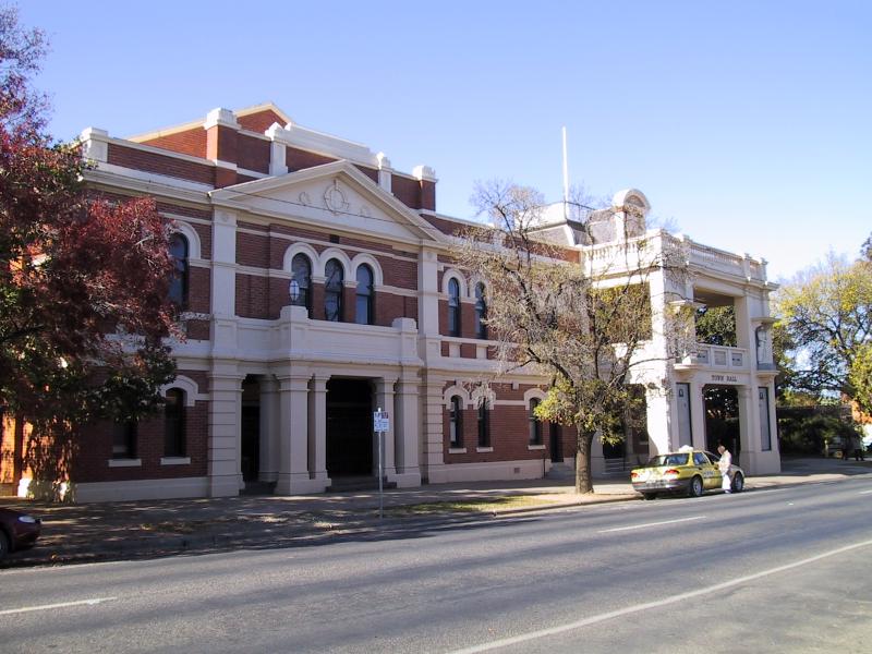 St Arnaud - Commercial centre and shops: Town Hall, Napier St