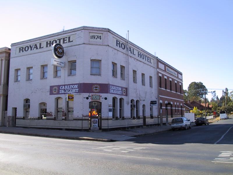 St Arnaud - Commercial centre and shops: Royal Hotel, corner Napier St and Walker St