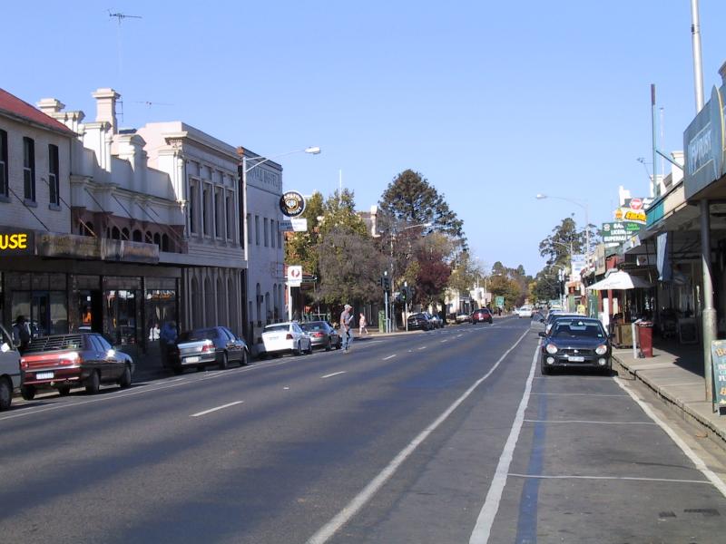 St Arnaud - Commercial centre and shops: View south-east along Napier St towards Walker St