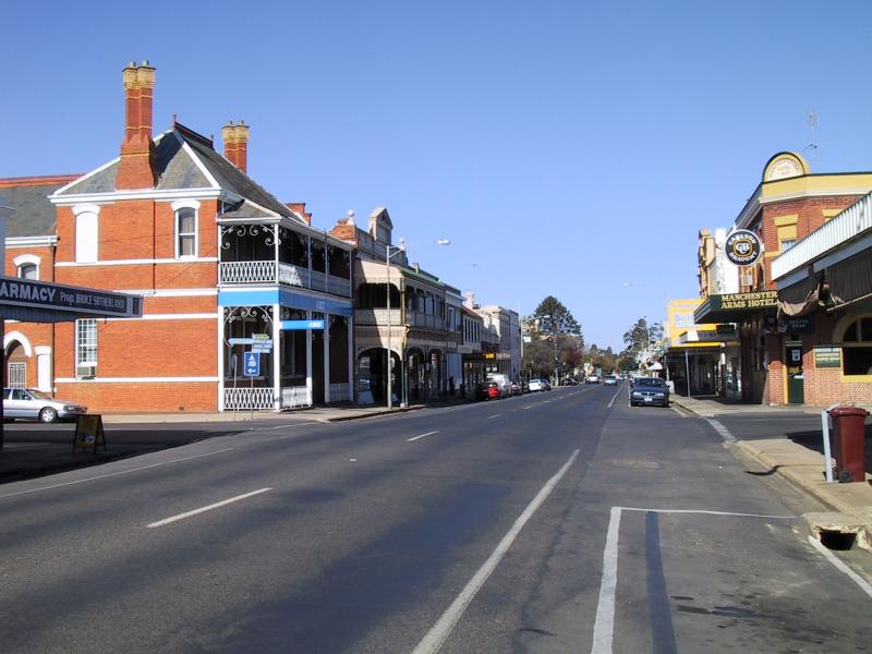 St Arnaud - Commercial centre and shops: View south-east along Napier St towards Alma St