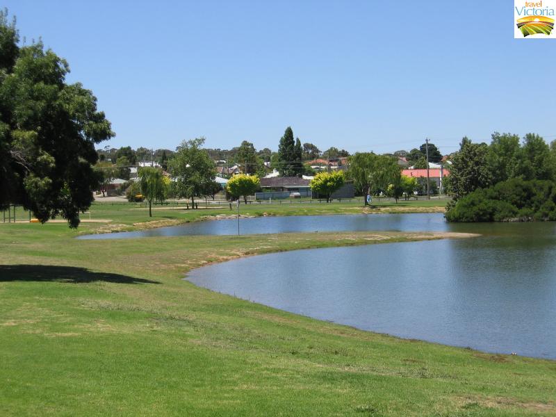 Stawell - Cato Park: view east across lake towards Sloane St