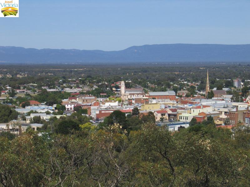 Stawell - Big Hill Lookout: view west to commercial centre and town hall
