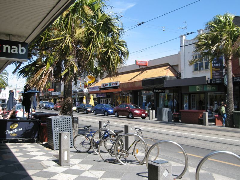 St Kilda - Acland Street shops: View south-east along Acland St south of Belford St