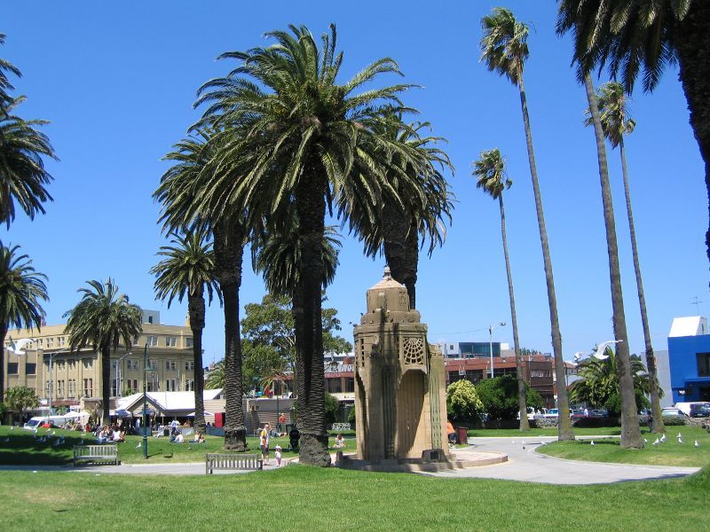 St Kilda - O'Donnell Gardens, The Esplanade: View through gardens towards Shakespeare Gv