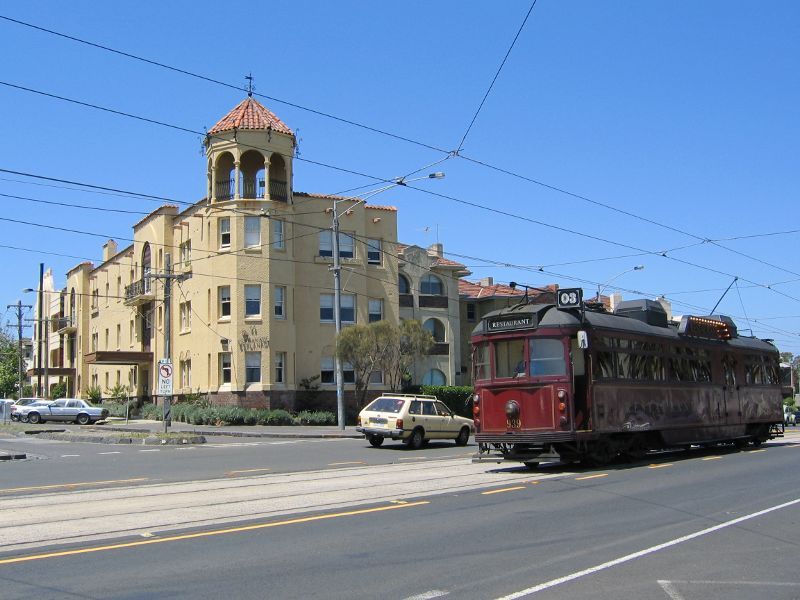 St Kilda - The Esplanade: North side of The Esplanade at Robe St
