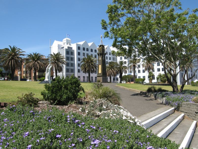 St Kilda - The Esplanade - Alfred Square Gardens and Novotel St Kilda