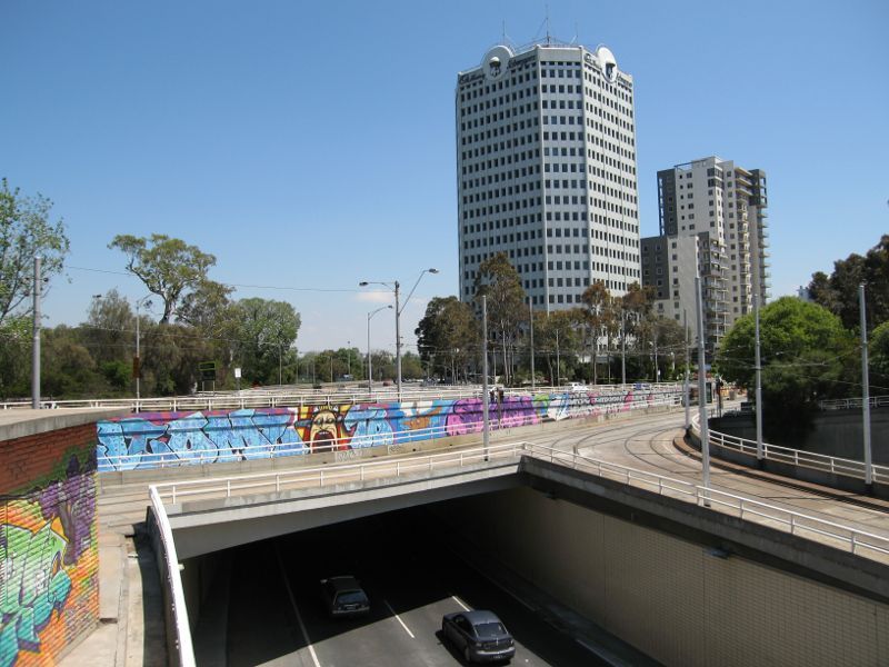 St Kilda - St Kilda Junction: View west along Queens Rd from Punt Rd overpass