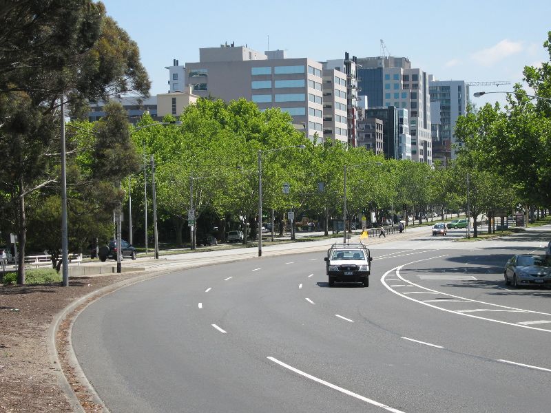 St Kilda - St Kilda Junction: View north along St Kilda Rd at Punt Rd